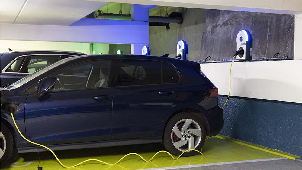 Autonomie voiture électrique : WLTP vs réalité, guide complet 2025