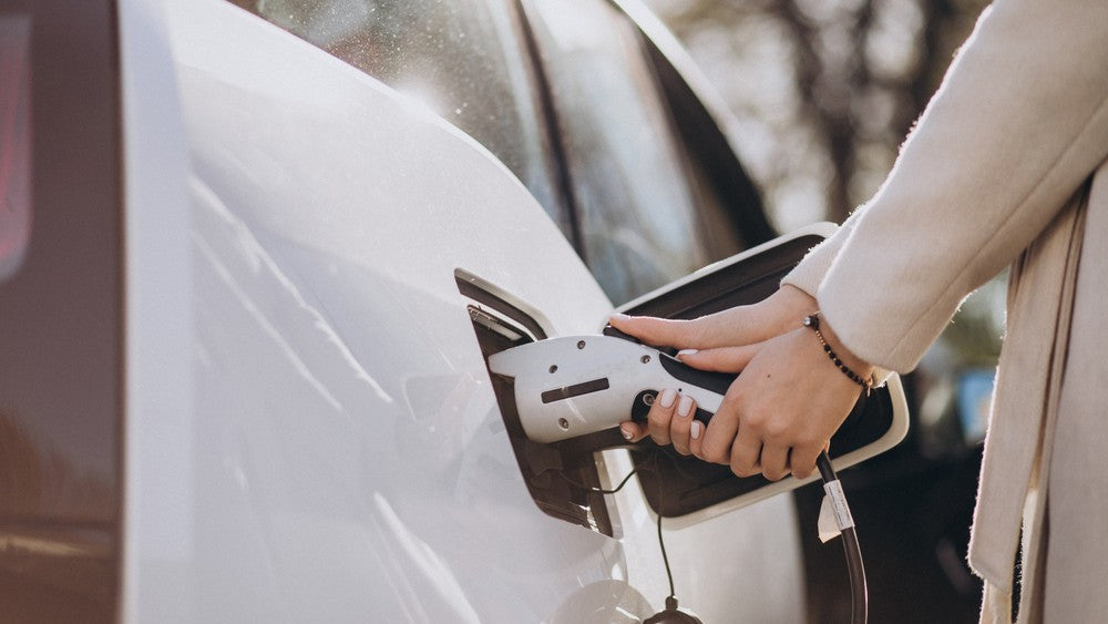 Borne de recharge pour voiture électrique à la maison : quel prix prévoir en 2025 ?