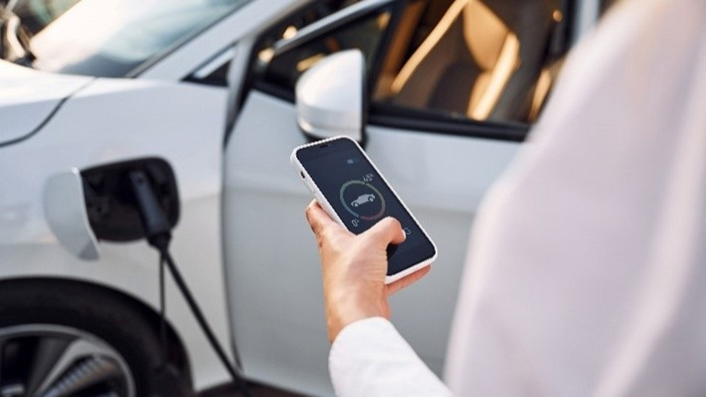 Recharger sa voiture électrique sur une prise domestique : est-ce sécurisé ?