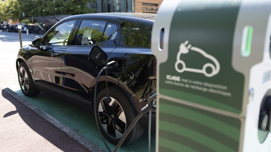 Voiture électrique : aides et réglementation, le guide complet